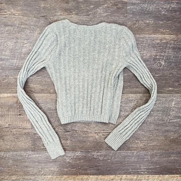 Hollister gray wrap style V-neck sweater size XS B134 - Picture 4 of 4